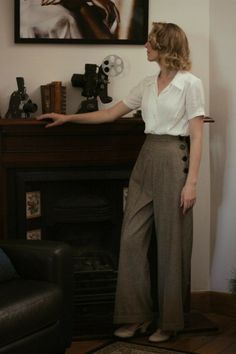 Vintage Trousers Outfit, 1930s Outfits, 1940s Outfits, Trousers For Women, Vintage Trousers, 40s Fashion, Vintage Wardrobe, Vintage Inspired Outfits