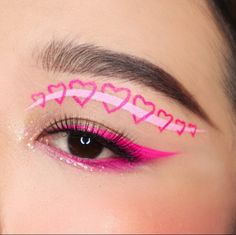 Valentines Graphic Liner, Valentines Eyeliner, Valentines Eye Makeup, Spring Eyeliner, Graphic Eyeliner Ideas, Valentines Makeup Looks, Eyeliner Design, Beauty Challenge, Eyeliner Ideas