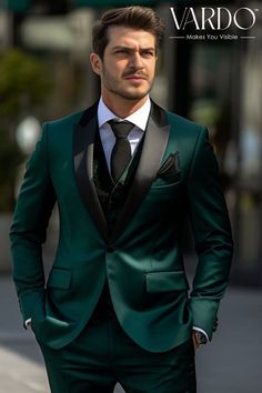 Dark Green Tuxedo For Men, Groom Suit Emerald Green, Green Tuxedo For Men Wedding, Tuxedo Styles For Men, Emerald Green Wedding Groomsmen, Emerald Suit Mens, Forest Green Tuxedo Wedding, Emerald Green Suit Wedding, Dark Green Tuxedo Wedding