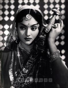 Vintage Indian Women, Women Actresses, Punjabi Culture, Women Portraits, Indian Goddess, Indian Look