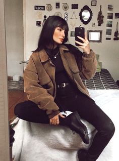 :: Black Turtleneck Outfit, Vestiti Edgy, Goth Outfit, Turtleneck Outfit, Mode Costume, Outfit 90s, Hipster Outfits, Modieuze Outfits