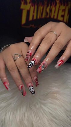 scream nails Halloween Nails Short Ghost Face, Halloween Nails Scary Movie, Ghostface Short Nails, Scream Nails Almond, Scream Face Nails, Scream Nails Short, Scream Movie Nails, Scream Acrylic Nails, Scream Nails Acrylic