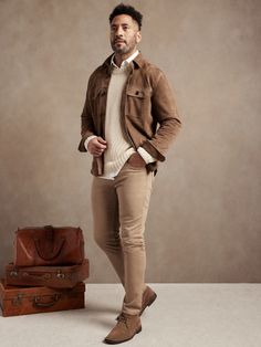 Tapered Traveler Pant | Banana Republic Khaki Pants Outfit Men, Beige Pants Outfit, Brown Pants Outfit, Khaki Pants Outfit, Brown Shoes Men, Boots Outfit Men, Boot Outfits, Nude Outfits, Mens Chukkas