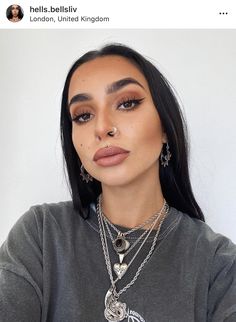 Makeup Artist Outfit Ideas, High Contrast Makeup, Afropunk Aesthetic, No Face Makeup, Edgy Makeup Looks, Eye Makeup Styles, Dope Makeup, Edgy Makeup, Creative Makeup Looks