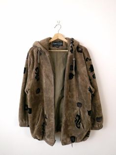 Vintage Forecaster Women's Fleece Hooded Jacket/Parka. Measurements Length: 28" Armpit to armpit: 24 1/2" Armpit to end of sleeve: 16 1/2" Condition: Gently used, There's no stains or holes. Good condition. ※Please read the policy before you purchase※ Brown Hooded Jacket With Drawstring For Fall, Vintage Brown Hoodie For Winter, Brown Fleece Hooded Jacket For Winter, Brown Fleece Hooded Winter Jacket, Vintage Brown Winter Hoodie, Brown Fall Parka With Drawstring Hood, Brown Hoodie With Drawstring Hood, Winter Brown Fleece Hooded Jacket, Brown Hoodie For Cold Weather