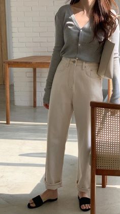 Beige Pants, Looks Street Style, Korean Girl Fashion, Ulzzang Fashion, Top Trending, Clothes Ideas, 가을 패션, Casual Style Outfits