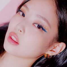 8 Of Blackpink's Most Adventurous Makeup Looks From Their Music Videos Blackpink Ice-cream, Ice Cream Videos, Rhinestone Makeup, Graphic Eyeliner, Cream Makeup, Blue Eyeshadow, Beauty Makeup Tips, Natural Beauty Tips, Blue Makeup