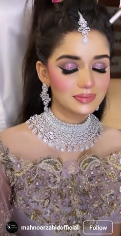 Lavender Bride Makeup, Lavender Lehenga Makeup Look, Siders Makeup Look For Wedding, Makeup On Lavender Dress, Purple Lehenga Makeup Look, Makeup Looks For Purple Dress Wedding, Lavender Makeup Looks Wedding, Lavender Lehenga Jewellery