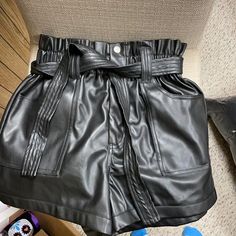 Women’s Black Shorts Size Small Comes With Belt Brand New With Tags Aztec Shorts, Womens Black Shorts, Forever 21 Jeans, Denim Cutoff Shorts, Embroidered Shorts, Shorts Women, Mom Shorts, Denim Shorts Women, 50s Fashion