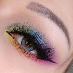 Rainbow Eye Makeup, Halloweenský Makeup, Make Up Designs, Pride Makeup, Rainbow Makeup, Smink Inspiration, Makijaż Smokey Eye, Eye Makeup Designs, Colorful Eye Makeup