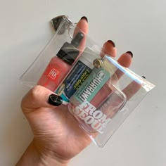 This transparent pouch has a silk logo printed on it. This can carry all of your small essential items on the go. It is 0.5t thick, making it very durable, and you can attach your favorite keychain using the hole on the upper left hand corner of the pouch too. 𝑫𝒆𝒔𝒄𝒓𝒊𝒑𝒕𝒊𝒐𝒏 L 5" x W 3.75" PVC Made in Korea 𝑭𝒐𝒍𝒍𝒐𝒘 𝒖𝒔 𝒐𝒏 𝑰𝒏𝒔𝒕𝒂𝒈𝒓𝒂𝒎 @fromseoul.studio What's Inside My Bag, Pr Gift, Transparent Pouch, Banda Bags, Pretty Tote Bags, Clear Pouch, Trendy Water Bottles, Makeup Bag Essentials, Wedding Souvenir