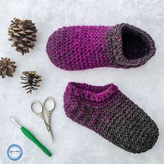 FREE ON BLOG!!  Ravelry: Star Gazer's Slipper Socks pattern by Megan Meyer Scarfie Yarn, Easy Crochet Slippers, One Skein Crochet, Crochet Slippers Free Pattern, Crochet Slipper Pattern, Crochet Stars, Crochet Socks, Slippers Pattern, Sock Patterns