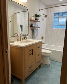 a bathroom with a sink, toilet and bathtub