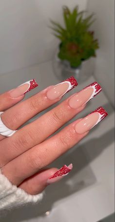 Graduation Nails Acrylic Red And White, Christmas Nail Red And White, Cute Christmas Themed Nails, Red And White Xmas Nails, White N Red Nails, Red Winter Acrylic Nails, Red White Nails Acrylic, Christmas Themed Acrylic Nails, Graduation Nails Red And White