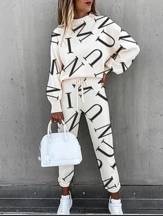 Sportwear Outfit, Casual Confortable, Tracksuit Pants, Casual Suit, Loungewear Set, How To Dye Fabric, Style Chic, Drawstring Pants, Look Chic