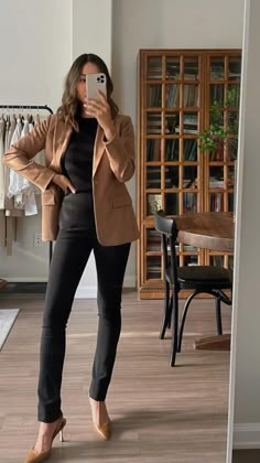 Womens Work Suits Office Wear, Plaid Business Outfit, Long Tan Blazer Outfits Women, Law Office Interview Outfit, Salon Manager Outfits, Bold Work Outfits, Sales Manager Outfit, Modern Interview Outfits For Women, Business Professional Outfits For Women Classy