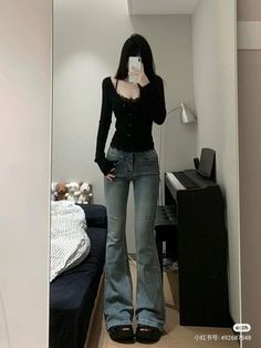 Y2k Outfits Pants, Peony Aesthetic, Acubi Fashion, Legs Outfit, Simple Style Outfits, Clothing Tips, Street Outfits, Korean Fashion Outfits, Image Swag