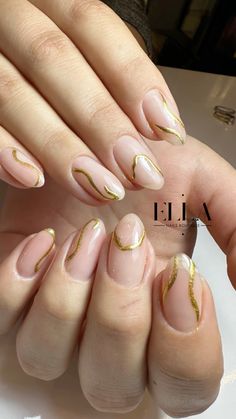 Uñas con dorado Capping Uñas, Baby Boomer, Aesthetic Colors, Color Dorado, Nails, Makeup, Color, Clothes, Make Up