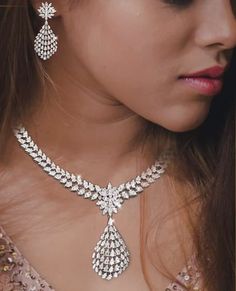 Modern Diamond Jewelry, Indian Wedding Jewelry Sets, Bed Furniture Design, Indian Wedding Jewelry, Diamond Jewellery, Wedding Jewelry Sets, Bed Furniture, Indian Wedding, Jewelry Sets