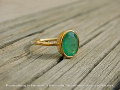 Natural Emerald Ring - 14k Solid Gold Ring - Halo Engagement Ring For Women - Solitaire Ring - 8x11 mm Oval Ring - Gift Zambian Stone Ring GEMSTONE DETAILS : ✦ Gemstone : Natural Emerald ✦ Gemstone Size : 8x11 mm ✦ Gemstone Shape : Oval Shape ✦ Number of Gemstones : 1 ✦ Gemstone Weight : 3 Carat ✦ Gemstone Grade : AAA METAL DETAILS : ✦ Metal : 14K/18K /22K Gold ✦ Metal Color : Yellow / White / Rose Gold ✦ Setting : Bezel Setting ✦ Box : Yes SHIPPING DETAILS : ✦ Production time : 3-4 days ✦ Delivery time : 7-8 days ✦ Expedited shipping : Available ✦ Expedited shipping service : UPS ✦ Expedited shipping time : 5 days ✦ Expedited shipping cost : 70$ CUSTOMISATION DETAILS : We can customize any piece of fine jewelry. You can simply message us on Etsy or drop a text at +91-9256366933 (WhatsApp/ Emerald Ring Simple, Real Emerald Necklace, Real Emerald Rings, Mens Emerald Rings, Smaragd Ring, Natural Emerald Rings, Rainbow Sapphires, Ring Halo, Solid Gold Ring