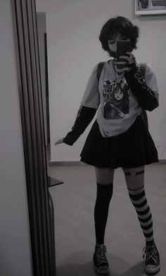 Femboy Style Outfit, Grunge Outfits Feminine, Grunge Outfits Shorts, Stile Grunge Outfit, Alt Feminine Outfits, Goth Outfits Girl, Emo Femboy Outfits, Femboy Aestethic Outfit, Femboy Outfits Ideas Cute