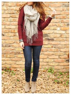 Beige/taupe scarf with cranberry shirt - I wouldn't have thought of that combo. Outfits With Scarves, Dapper Style, Navy Sweater, Winter Outfits For Work, Cool Sweaters, Fall Outfits Women, Get Dressed, Autumn Winter Fashion