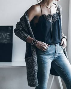 Sexy Streetstyle: So tragt ihr den angesagten Lingerie-Look Looks Party, Winter Trends, Mode Inspiration, Outfits Casuales, Street Styles, Look Fashion, Party Outfit, Black Fashion, Parka