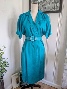 Such a pretty and classy vintage dress with matching belt in great vintage condition  Size 6 Liz Claiborne Vintage Belted Formal Dress, Vintage V-neck Dress For Workwear, Vintage Formal Belted Dress, Vintage V-neck Midi Dress For Work, Vintage Belted Workwear Dresses, Vintage Belted Dresses For Work, Retro Belted Formal Dress, Retro Belted Dress For Formal Occasions, Vintage Fitted Belted Dress