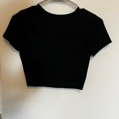 Wild Fable Crop Tee Size Small Never Worn Black Cropped Short Sleeve Top For Summer, Black Fitted Crop Top Casual Style, Casual Black Fitted Top, Casual Black Cropped Short Sleeve Top, Black Fitted Cropped T-shirt, Black Fitted Basic Crop Top, Black Fitted Crop Top T-shirt, Black Stretch Cropped T-shirt, Fitted Black Cropped T-shirt For Summer