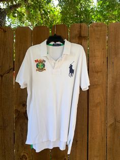 God vintage condition, minor flaws. Slightly stained, please view photos for details. Message me if you have any questions. SKU-P1 Returns are accepted with a 20% of restock fee. Buyer pays for return. No cancellations. White Polo Collar T-shirt With Embroidered Logo, Casual Polo T-shirt With Embroidered Logo, Casual Collared T-shirt With Embroidered Logo, Mens Polo Shirt, White Polo Shirt, White Polo, Tee Shirt Homme, Vintage Polo, Polo By Ralph Lauren