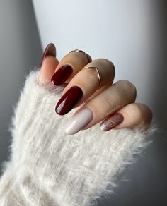 25 Classy Burgundy Nails for Fall and Winter Burgundy Winter Nails, Nails For Fall, Ombre Burgundy, Makeup Nails Designs, May Nails, Gold Cocktail Dress, Burgundy Nails, Holiday Glam, Thanksgiving Nails