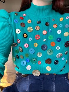 Button Covered Clothes, Button Diy Clothes, Quirky Sewing Projects, Colorful Eclectic Clothes, Funky Sewing Projects, Crochet With Buttons, Button Embroidery Ideas, Quirky Teacher Outfits, Button Up Upcycle