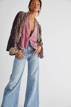 Velvet Bed Jacket | Free People UK Velvet Outfits For Women, Velvet Jacket Outfit, Estilo Hippie Chic, Bed Jacket, Estilo Hippie, Velvet Clothes, Boho Jacket, Mode Abaya, Velvet Bed