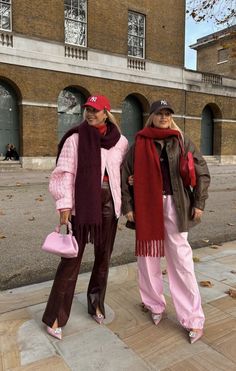 Pink Scarf Outfit, Pink Fall Outfits, Pastel Outfits, Uni Fits, Brown Outfits, Comfy Summer Outfits, Burgundy Outfit, Burgundy Pants, Estilo Indie