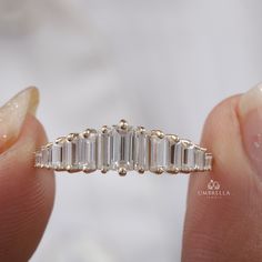 Baguette Moissanit Ring, 14K Gold Graduierung Baguette Nesting Ehering, Baguette Moissanit Tiara Ring für Frauen Baguette Diamant Ring, 14K Gold Graduierung Baguette Diamant Nesting Ehering, Baguette Simulierter Diamant Tiara Ring von Frauen, Brautnadel Baguette Diamant Tiara Ring mit Goldstangen, Baguette Förmigen Hochzeit Band, einzigartige tägliche Ring, Gold stapelbar Ring ●Details ● Metalldetails: * Metalltyp: Gold * Metallreinheit: 14 KT * Metallfarbe: Rose * Metallstempel: Ja ● Stein Deta Nesting Wedding Band, Wedding Band Baguette, Shaped Wedding Band, Baguette Wedding Band, Baguette Diamond Ring, Tiara Ring, Diamond Tiara, Baguette Diamond Rings, Gold Rings Stackable