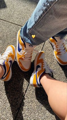 Nike Dunk Low Outfit Woman, Couple Sneakers, Yeezy Boots, Couple Fits, Kicks Shoes, Basket Vintage, All Nike Shoes, Womens Adidas, High Heel Sneakers