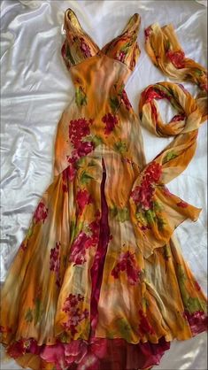 Flowy Evening Dress, Mode Hippie, Gaun Fashion, Denim On Denim, Looks Party, Prom Dress Inspiration, Mode Inspo, Looks Chic, Glam Dresses