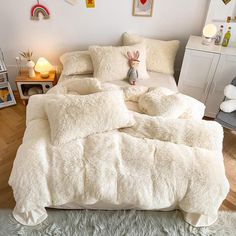 Hug and Snug Fluffy Cream Duvet Cover Set White Fluffy Bedding, Cream Duvet Cover, Beautiful Bed Designs, Cream Duvet, Princess Bedding Set, Zipper Bedding, Fluffy Bedding, Fitted Bed Sheets, Quilted Duvet Cover