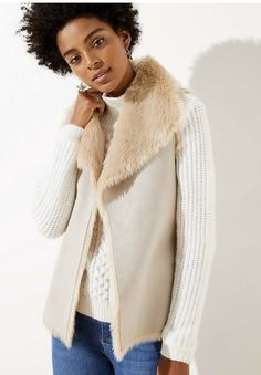 Ann Taylor Loft Reversible Faux Shearling Vest in Beige, NWT Small S Faux Fur. Condition is New with tags. Shipped with USPS Priority Mail. Loft Outfits, Faux Shearling Vest, White Puffer Vest, Faux Fur Vest Black, Floral Vests, Sleeveless Sweater Vest, Black Puffer Vest, Shearling Vest, Vest Style