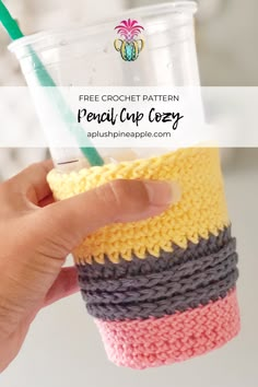 a hand holding a cup with a straw in it and the words free crochet pattern