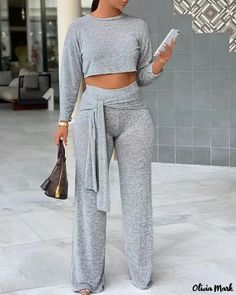 Olivia Mark - Conjunto de crop top relajado y pantalón con detalle de lazo Trendy Legging Outfits, Crop Top And Pants Set, Grey Two Piece, Blue Evening Dresses, Two Piece Pants Set, Crop Top Casual, Top And Pants Set, Top Pants Set, Plus Size Jumpsuit