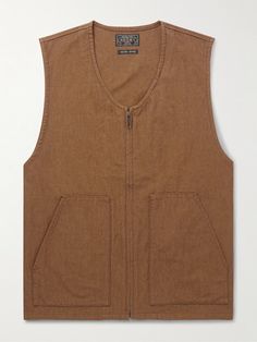 BEAMS PLUS' workwear-inspired garments are built to stand the test of time. This gilet is cut from lightweight yet durable cotton-canvas and has two sizable patch pockets for your phone and cardholder. Brown Vest Men, Check Vest, Beams Plus, Brown Vest, Cotton Vest, Vests Mens, Outerwear Vest, Suede Jacket, Formal Shirts