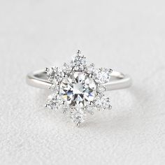 Flower Shaped Moissanite White Gold Ring - Felicegals Snowflake Engagement Ring, Moissanite Engagement Ring White Gold, Art Deco Flower, Moissanite Halo Ring, Floral Engagement Ring, Zierlicher Ring, Solid Gold Band, Bridal Wedding Rings, Ring Art Deco