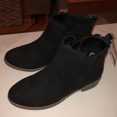 Nwt Gap Black Suede Boots For Girls Size 1. Zipper On One Side And Elastic On The Other So They’ll Be Easy To Put On And Take Off! Small Heel. Really Cute Boots! Casual Black Slip-on Booties, Boots For Girls, Gap Shoes, Cute Boots, Black Suede Boots, Girls Boots, Suede Boots, Put On, Black Suede