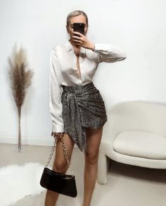 Summer Birthday Party Outfit Women, Sequence Skirt Outfit, Holiday Dinner Outfit, Zara Leather Skirt, Classy Party, Casual Glam, Vegas Party, Outfit Zara, Looks Country