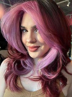 Amazing Plum Colored Hair with a Pink Money Piece for girls with straight hair Color Block Hair, Hairstyles Layered, Dark Red Hair Color, Hair Color Plum, Vivid Hair, Plum Hair, Vivid Hair Color, Hair Color Unique, Creative Hair Color