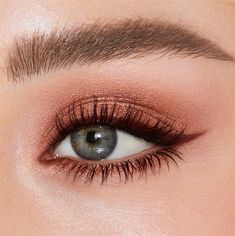 Charlotte Tilbury Eyes to Mesmerise Cream Eyeshadow | Nordstrom Bridesmaid Makeup Dusty Blue, Light Make Up Natural, Evanescence Makeup, Make Up Blue Eyes, Easy Make Up, Natural Eyeshadow Looks, Eyeshadow Colors