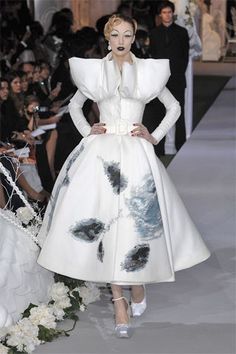 Christian Dior Fall 2007 Couture Collection | Vogue Christian Dior 2007, Christian Dior Designer, Fashion Model Poses