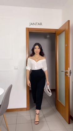 Outfis con básicos… camisa blanca y pantalón negro. Outfit Elegantes, Outfits Casuales, Outfits Aesthetic, Outfit Inspirations, Casual Outfits, Ootd, Fashion Outfits, My Style, Pants