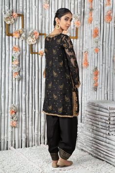 Onyx | Pakistani Designer Outfit | Sarosh Salman Gold Dupatta, Shalwar Design, Organza Shirt, Designer Outfit, Pakistani Designers, Shalwar Kameez, Pakistani Fashion, Dress Design, Pakistani Dresses